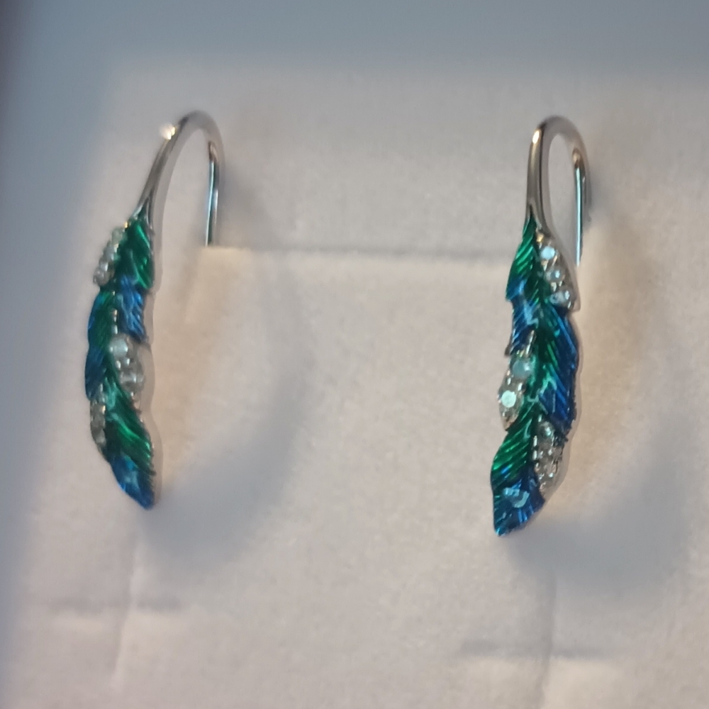 Elegant Sterling Silver Feather Earrings - Picture 16 of 16